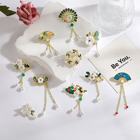 Nuevo Broche Pipa Abanico con Borla de Esmalte Vintage Estilo Chino Con Imitación de Perla Artificial Aleación Floral Mariposa Pin Joyería Para Mujer