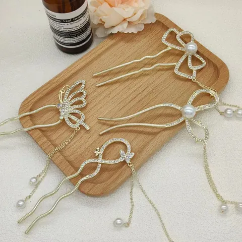 Forcina per Capelli a Forma di Farfalla con Fiocco in Lega Dorata con Nappa di Künstliche Perle e Strass Elegante Fermaglio a U per Donna Gioielli da Sposa