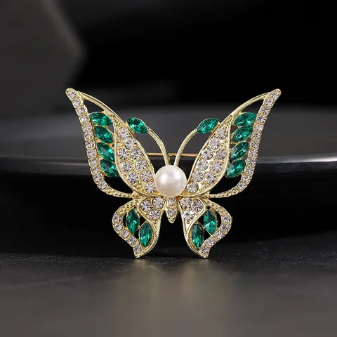 Squisita Spilla a Farfalla per Donna in Lega Placcata Oro di Alta Qualità con Strass Verdi e Perla Artificial Sintetica Elegante Gioielleria