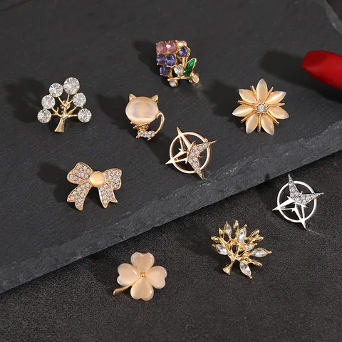 Exquisite Zinc Alloy Rhinestone Cat Eye Brooch Pin For Men Women Suit Dress Mini Collar Pin Anti-exposure Fashion Jewelry
