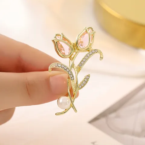 Elegante Spilla a Forma di Fiore di Tulipano Con Zircone Strass e Perla Artificial Finta Placcato Oro Lega di Zinco per Donna