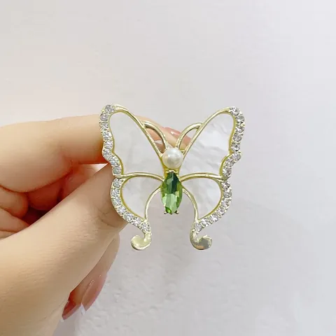 Broche Papillon Élégante Pour Femmes Alliage de Zinc Plqué Or Strass Perle d'Imitation Épingle Pour Mariage Banquet Décoration