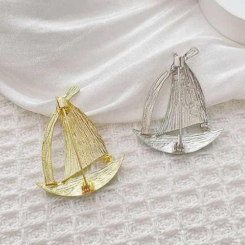 Vintage Enamel Sailboat Brooch For Women Men Zinc Alloy Colorful Sailing Boat Pin With Rhinestone Fashion Jewelry Gift