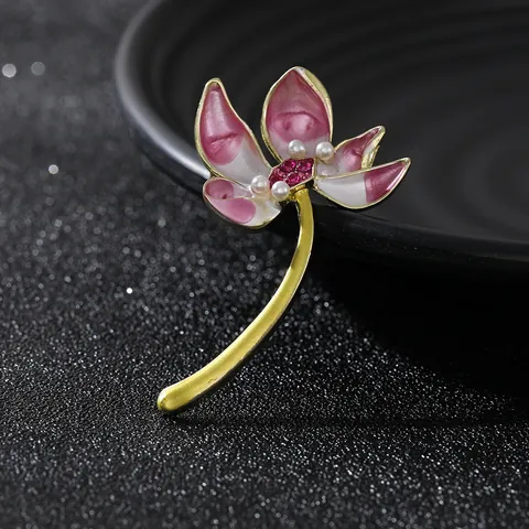Broche Fleur de Lotus en Émail Vintage pour Femme Alliage Plaqué Or Künstliche Perle d'imitation Strass Accessoire de Costume Élégant