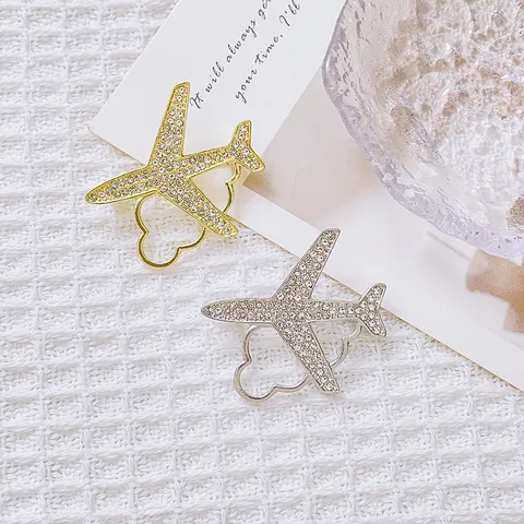 Minimalist Rhinestone Airplane Brooch With Cloud Heart Zinc Alloy Gold Silver Small Jewelry For Women Suit Dress Accessory