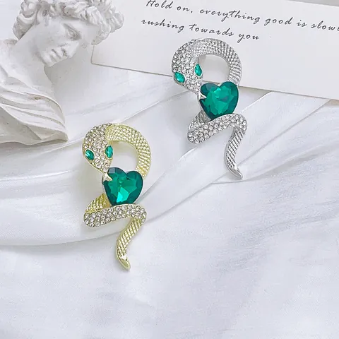 Vintage Zinc Alloy Snake Brooch with Emerald Green Heart Stone Rhinestone Serpent Lapel Pin for Women Banquet Jewelry
