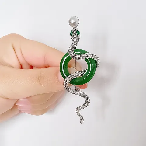 Spilla Serpente Stile Cinese Vintage Intarsiata Strass Anello Verde Imitazione Giada Perla Artificial Spille Animali Lusso Donna Uomo