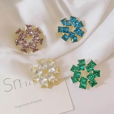 Elegant Snowflake Flower Crystal Brooch Pin Zinc Alloy Zirconia Jewelry For Women Suit Coat Wedding Party Banquet Accessory