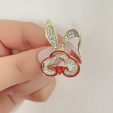 Simpatica Spilla a Forma di Coniglio Animale per Donna Lega Strass Smalto Cuore Pin Stile Cinese Gioielli Regalo