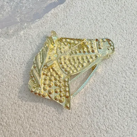 Vintage Gold Plated Zinc Alloy Horse Head Brooch With Rhinestones Fashion Animal Badge Pins For Suits Coats Women Men