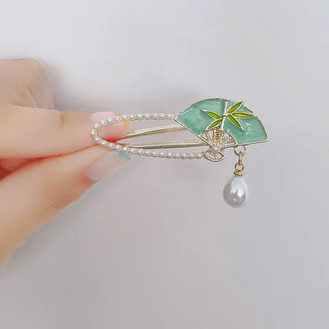 Vintage Chinese Style Fan Shape Hair Clip With Bamboo Leaf Pattern Gold Metal Faux Artificial Pearl Tassel Duckbill Clip For Women