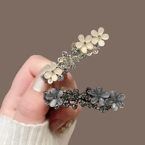 Elegante Kattenoog Strass Bloem Haarclip Vrouwen Metalen Eendenbekclip Minimalistische Florale Haarspelden Feest