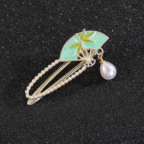 Vintage Chinese Style Fan Shape Hair Clip With Bamboo Leaf Pattern Gold Metal Faux Artificial Pearl Tassel Duckbill Clip For Women