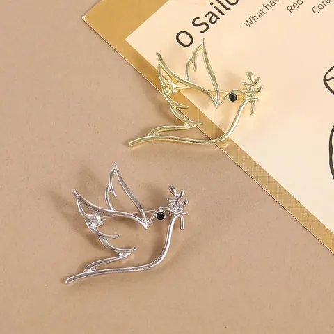 Vintage Hollow Peace Dove Brooch Zinc Alloy Olive Branch Bird Pin With Rhinestone Gold Silver Suit Accessory For Women Men