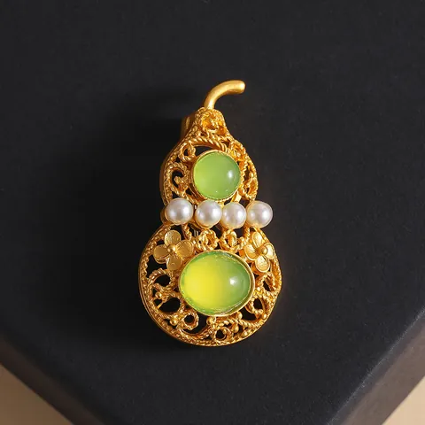 New Chinese Style Gold Gourd Brooch Pin With Green Stone And Artificial Pearls Filigree Hollow Out Alloy Corsage For Qipao Hanfu Women Jewelry