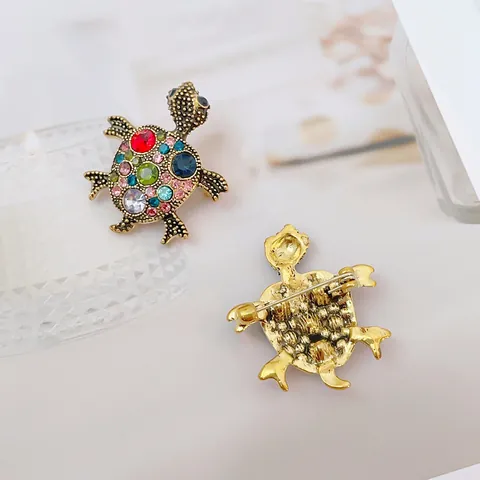 Vintage Luxury Sea Turtle Brooch Zinc Alloy Colorful Rhinestone Inlaid Animal Shape Clothes Fixed Pin Women Banquet Jewelry