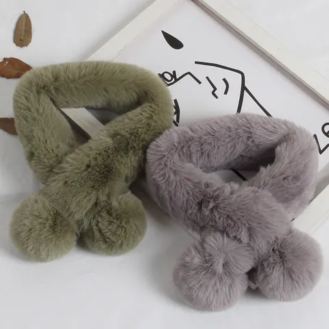 Écharpe en Fausse Fourrure pour Enfants Hiver Chaud Peluche Écharpe à Pompons Cache-Cou Croisé pour Garçons Filles 2 à 6 Ans