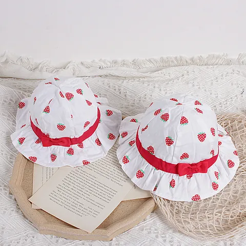 Chapeau de Soleil en Coton Imprimé Fraise pour Filles avec Nœud Rouge Bord Volanté Chapeau de Princesse d'Été pour Enfants