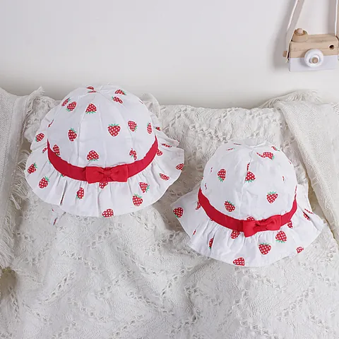Chapeau de Soleil en Coton Imprimé Fraise pour Filles avec Nœud Rouge Bord Volanté Chapeau de Princesse d'Été pour Enfants