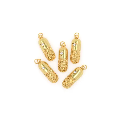 Colgante de Píldora de Cobre Bañado en Oro de 18K con Zirconia Forma de Cápsula Relieve de Flores Accesorios de Joyería DIY Solo Colgante Regalo Mujer