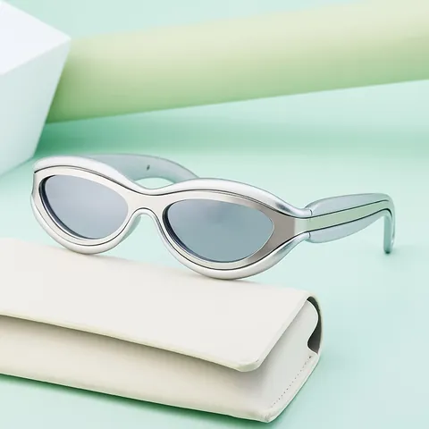 Occhiali da Sole Fashion Cat Eye da Donna Protezione UV400 Montatura in Policarbonato con Accenti in Metallo Lega Eyewear
