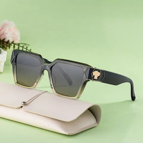 Occhiali da Sole Quadrati di Lusso per Uomo Protezione UV400 Lenti Sfumate Moda Rettangolare Decorazione Cerniera in Metallo
