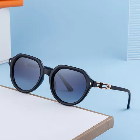 Fashion Square Frame Polarized Sunglasses For Women PC TAC Gradient Lens UV400 Protection Hollow Metal Decoration Eyewear
