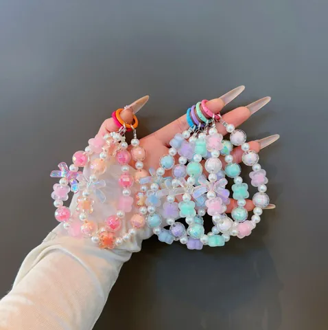 Ciondolo per Cellulare in Acrilico con Fiocco e Perline Perla Artificiale Trifoglio Fiore Portachiavi Moda Fascino Borsa Donna