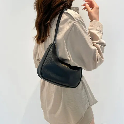 Women Minimalist Pebbled PU Leather Hobo Underarm Bag Solid Color Shoulder Bag With Metal Nameplate Large Capacity Purse