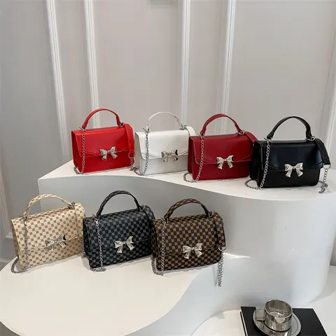 Damen Koreanischer Stil PU Leder Umhängetasche Mode Silber Schleife Kleine Quadratische Tasche Minimalistische Schultertasche Mit Kette