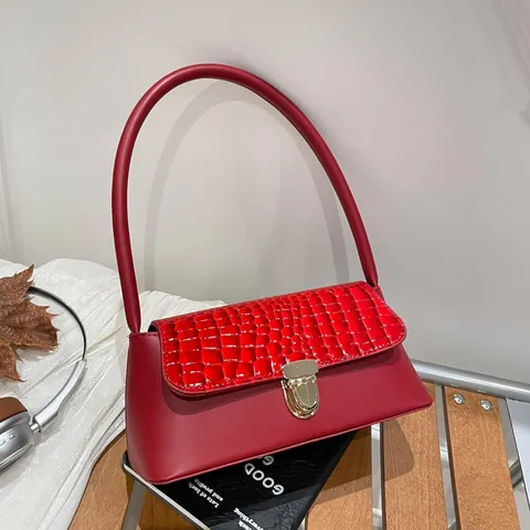 Women Retro Crocodile Pattern PU Leather Shoulder Bag Fashion Underarm Bag With Metal Buckle Versatile Casual Baguette Bag