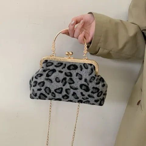 Abendtasche Mit Leopardenmuster Aus Kunstfell Und Vintage Metallgriff Sowie Kettenriemen Retro Klickverschluss Clutch