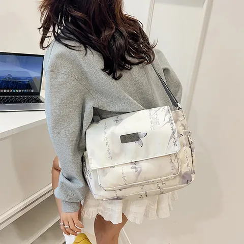Sac Messager en Nylon Grande Capacité pour Femmes Imprimé Papillon Calligraphie à l'Encre Sac à Bandoulière Réglable École