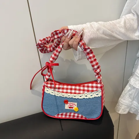 Dames Zoete Kers Patchwork Denim Handtas Rood Wit Geruit Okseltas Kantrand Gerimpeld Handvat Vintage Schoudertas