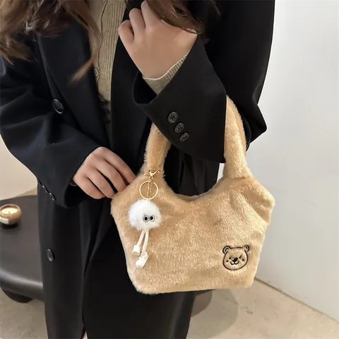 Damen Mode Plüsch Handtasche Kunstfell Tote Bag Mit Bärenstickerei Und Monster Anhänger Weich Warm Winter Eimertasche Für Alltag
