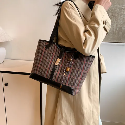 Retro Plaid Tweed Tote Bag For Women Large Capacity PU Leather Stitching Shoulder Bag With Metal Lock Decorative Pendant Handbag