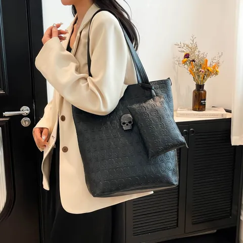 Damen Gothic Totenkopf Geprägt PU Leder Tote Bag Set Mit Strass Metall Totenkopf Große Kapazität Schultertasche Und Beutel