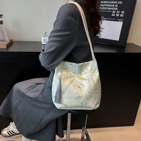Bolso de Hombro Bordado Jacquard de Estilo Nuevo Chino para Mujer con Patrón Vintage de Hojas de Bambú y Paisaje Bolso Tote con Borla
