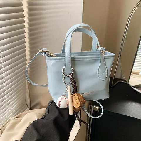 Borsa a Secchiello in Pelle PU alla Moda Donna Piccola Tote Bag Minimalista Con Ciondolo da Baseball Tracolla Stile Strada per Uso Quotidiano