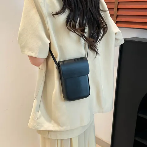 Minimalistische Damen PU Leder Handytasche Kleine Umhängetasche Mit Verstellbarem Riemen Magnetverschluss Vertikale Schultertasche