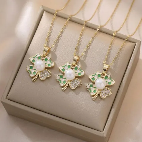 Collana In Acciaio Inossidabile Con Ciondolo Quadrifoglio Smalto Scacchiera Zircone E Perla Artificiale