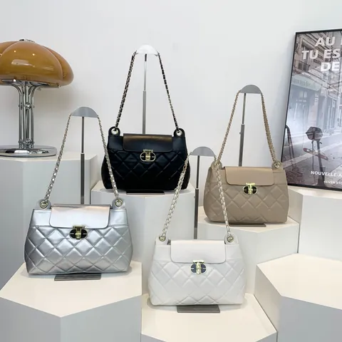 Bolso Bandolera de Moda para Mujer en Cuero PU Acolchado con Correa de Cadena Dorada y Cierre Giratorio