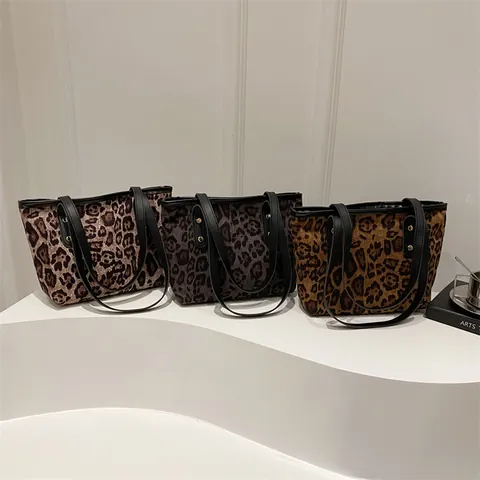 Leopard Print Tote Bag PU Leather Fabric Large Capacity Shoulder Bag With Gold Rivets For Women Fashion Commuter Bag