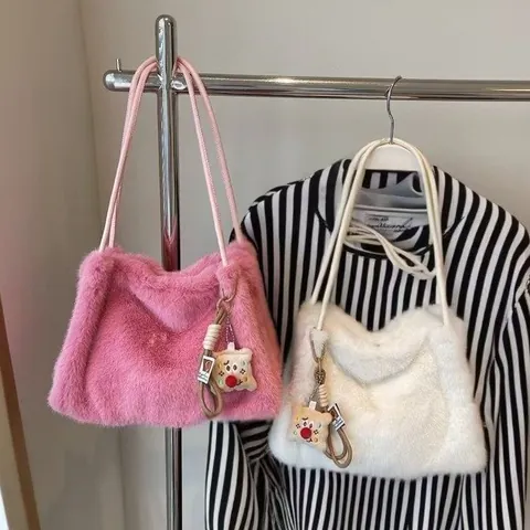 Bolso Tote de Peluche de Moda para Mujer Bolso de Hombro de Piel Sintética Suave Color Sólido Gran Capacidad Con Lindo Colgante
