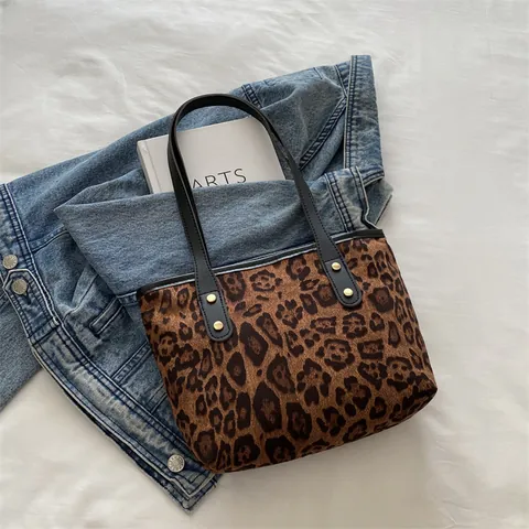 Leopard Print Tote Bag PU Leather Fabric Large Capacity Shoulder Bag With Gold Rivets For Women Fashion Commuter Bag