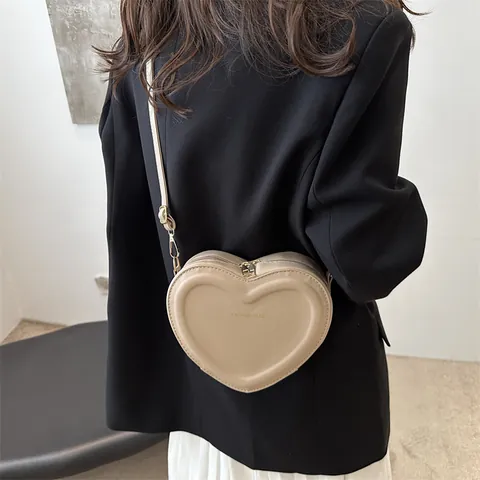 Women Fashion Heart Shaped Crossbody Bag Sweet PU Leather Shoulder Bag Small Purse With Gold Hardware For Daily Dating Party
