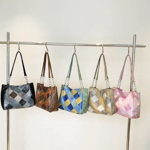 Vintage Colorblock Patchwork PU Leather Tote Bag Large Capacity Shoulder Bag With Metal Chain For Women Fashion Handbag Daily Commuting Hepburn Style Versatile Bag