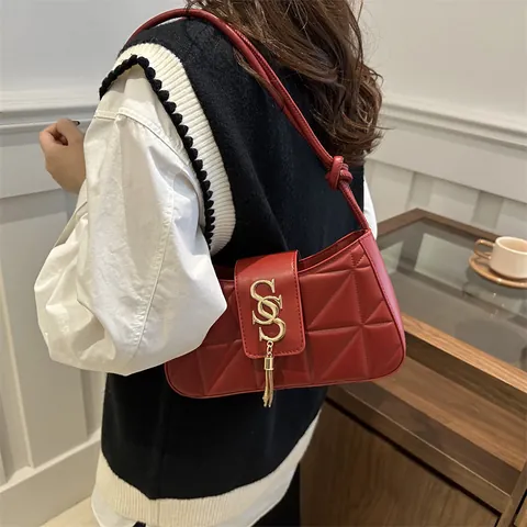 Women Quilted PU Leather Underarm Bag Fashion Shoulder Bag With Metal Tassel S Logo Hardware Designer Style Elegant Handbag