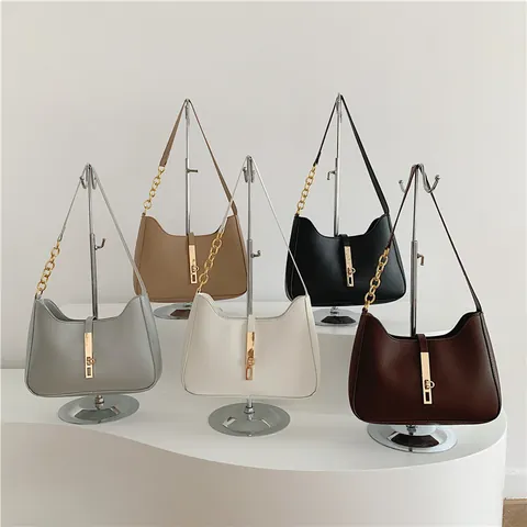 Minimalistische Hobo Unterarmtasche Aus PU-Leder Für Damen Goldener Kettengurt Metallschnalle Stilvolle Tägliche Pendeln Halbmond Schultertasche