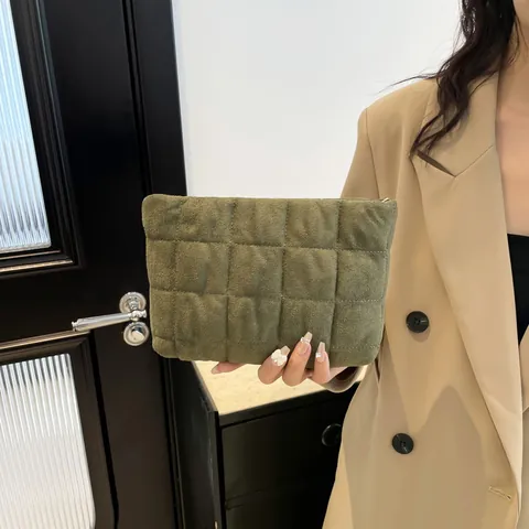 Portable Quilted Velvet Cosmetic Bag Large Capacity Makeup Toiletry Storage Bag Solid Color Square Stitching Clutch Women